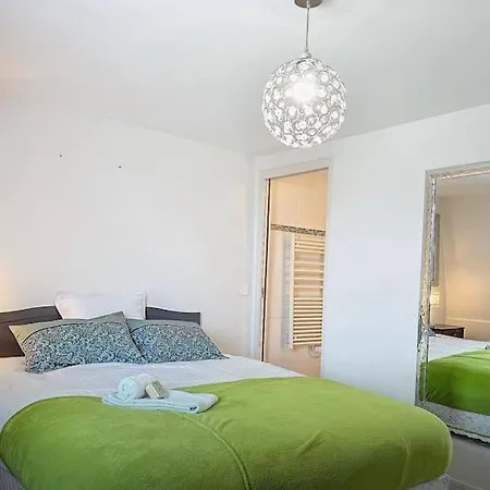 Crewlodge Deauvillehosthelper Arromanches-les-Bains