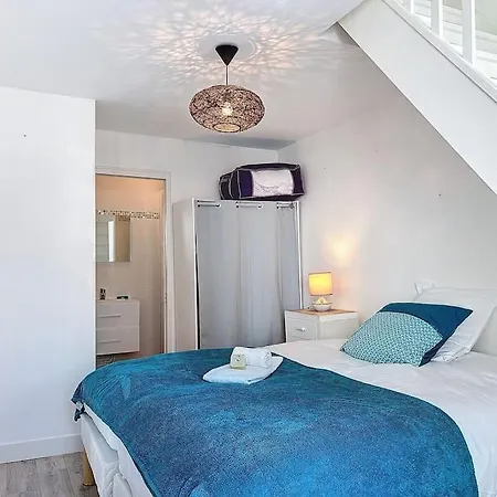 Crewlodge Deauvillehosthelper * Arromanches-les-Bains