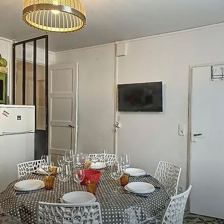 Crewlodge Deauvillehosthelper
